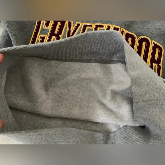 HARRY Potter Gryffindor Universal Studios Sweatshirt, Small - Picture 10 of 16